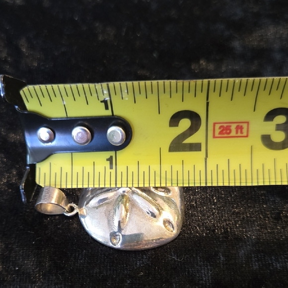 Source Unknown Silver Sand Dollar Pendant - Picture 6 of 7